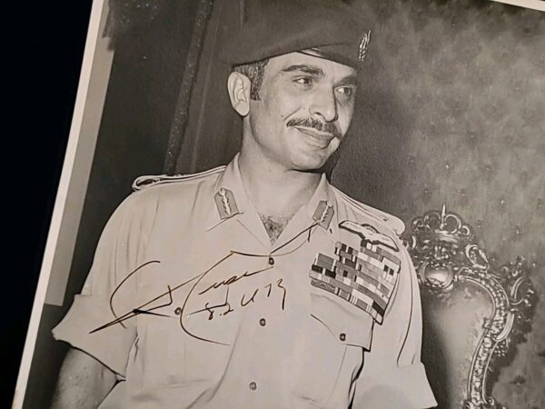 King Hussein bin Talal Jordan Signed Autograph Royal Presentation Photo Royalty - Image 6