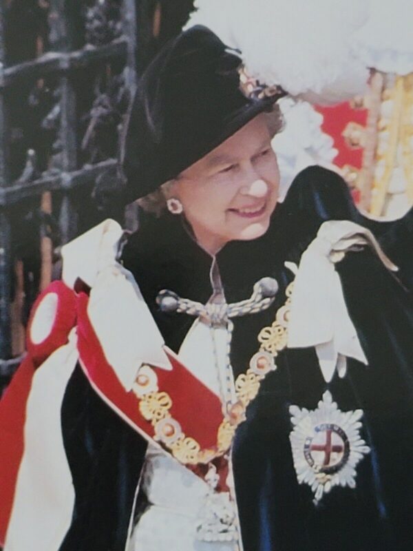 1991 Queen Elizabeth II Signed Christmas Card Autograph Signature Order Garter - Image 11