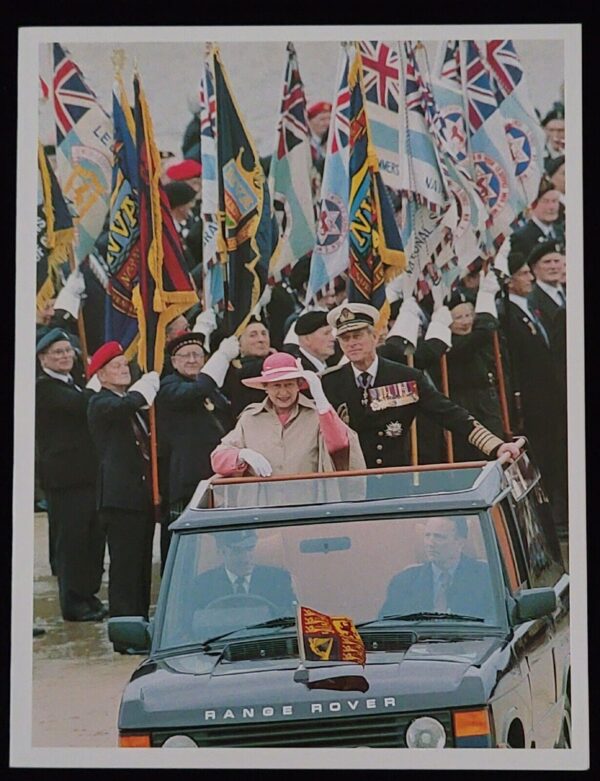 1994 Queen Elizabeth II Signed Christmas Card Royal Autograph British Royalty UK - Image 3