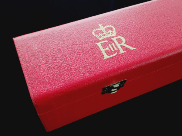 Queen Elizabeth II Royal Despatch Box Grant of Arms Royalty Document HUNT Family - Image 4