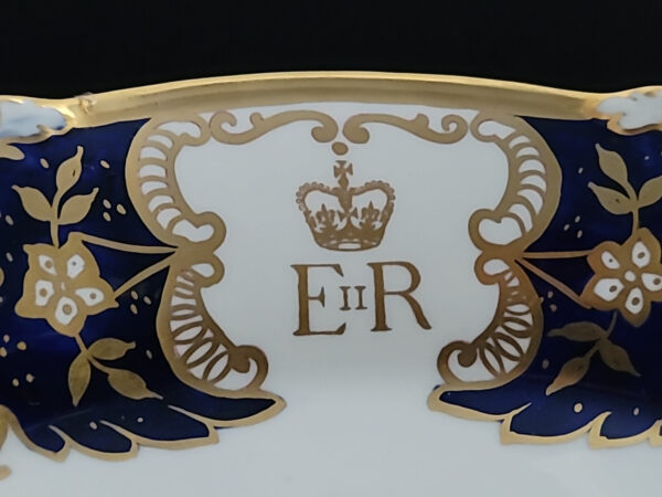 1953 Royal Crown Derby Armorial Queen Elizabeth ERII Cipher Grocers Coat of Arms - Image 12